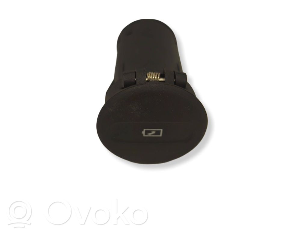 Volvo XC40 USB socket connector 