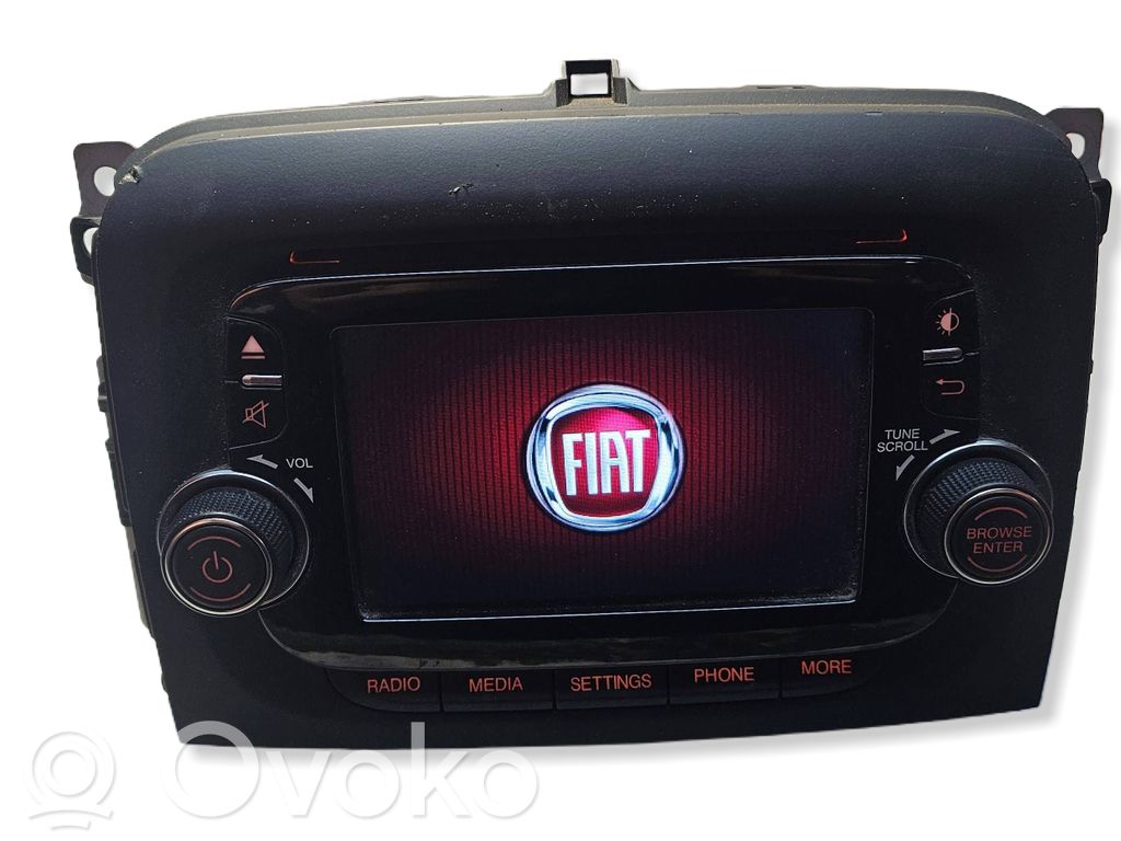 Fiat 500L Panel / Radioodtwarzacz CD/DVD/GPS 