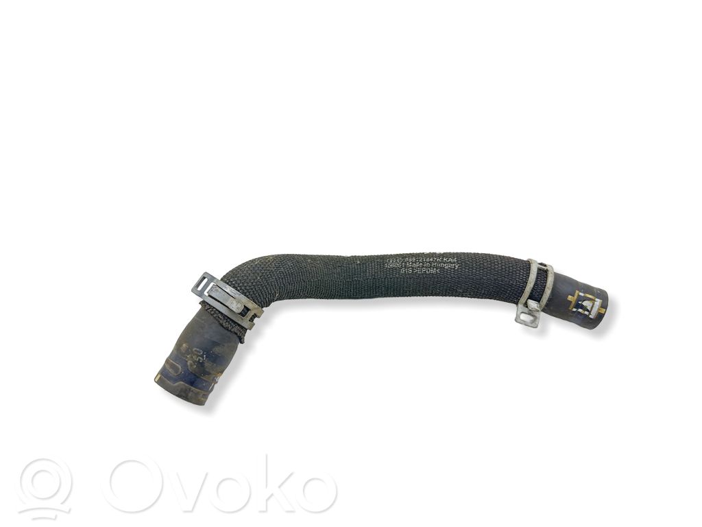 Caurulīte (-es) / šļūtene (-es)   059121447N