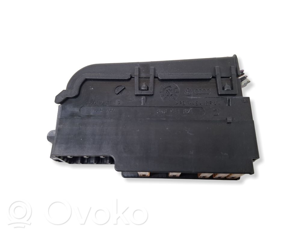 Audi A4 S4 B8 8K Fuse module 