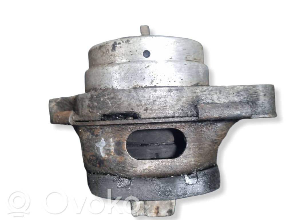 Land Rover Range Rover L322 Engine mount bracket 