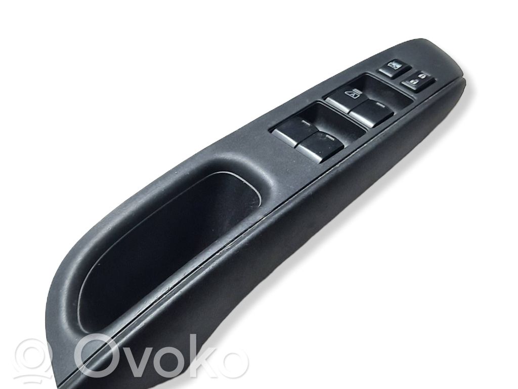 Nissan Note (E12) Electric window control switch 