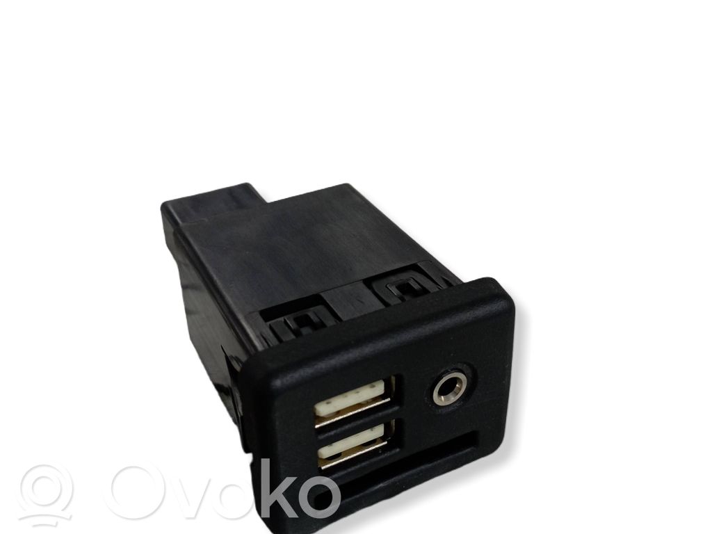 Opel Insignia A USB socket connector 