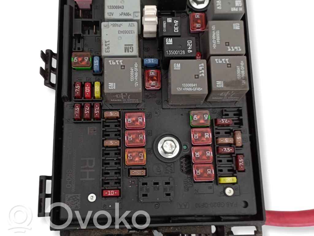 Opel Astra J Fuse module 