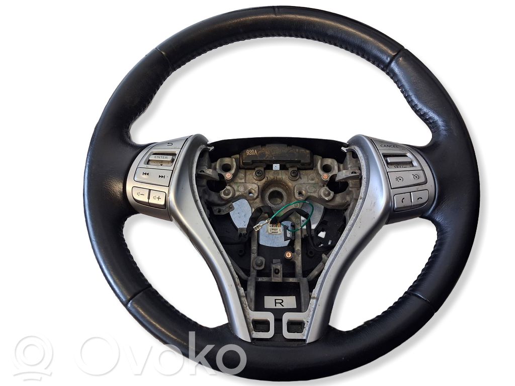 Nissan X-Trail T32 Steering wheel 