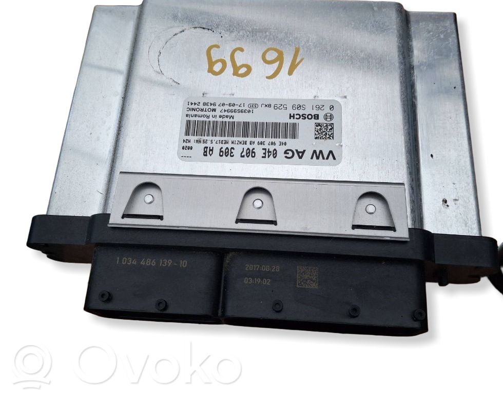 Volkswagen PASSAT B8 Engine control unit/module 