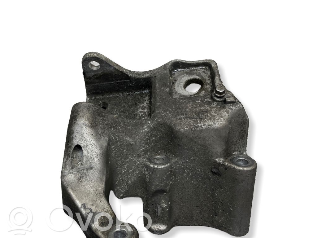 Engine mounting bracket   31401633