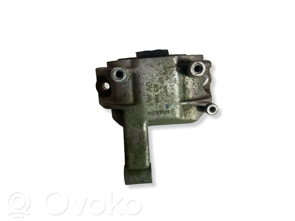 Volkswagen Tiguan Engine mount bracket 