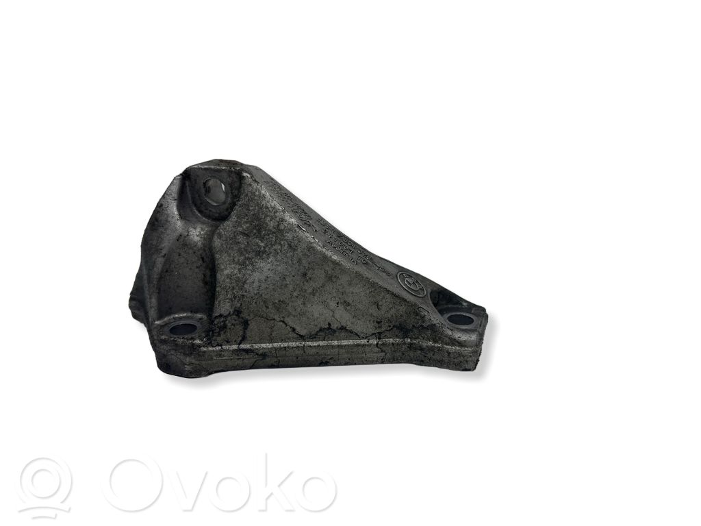 Fuel pump bracket   7804376