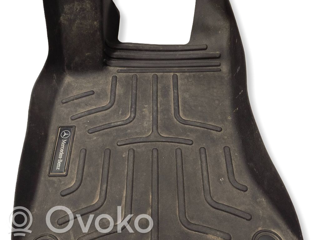 Dywanik samochodowy przedni   A1176802900,01467