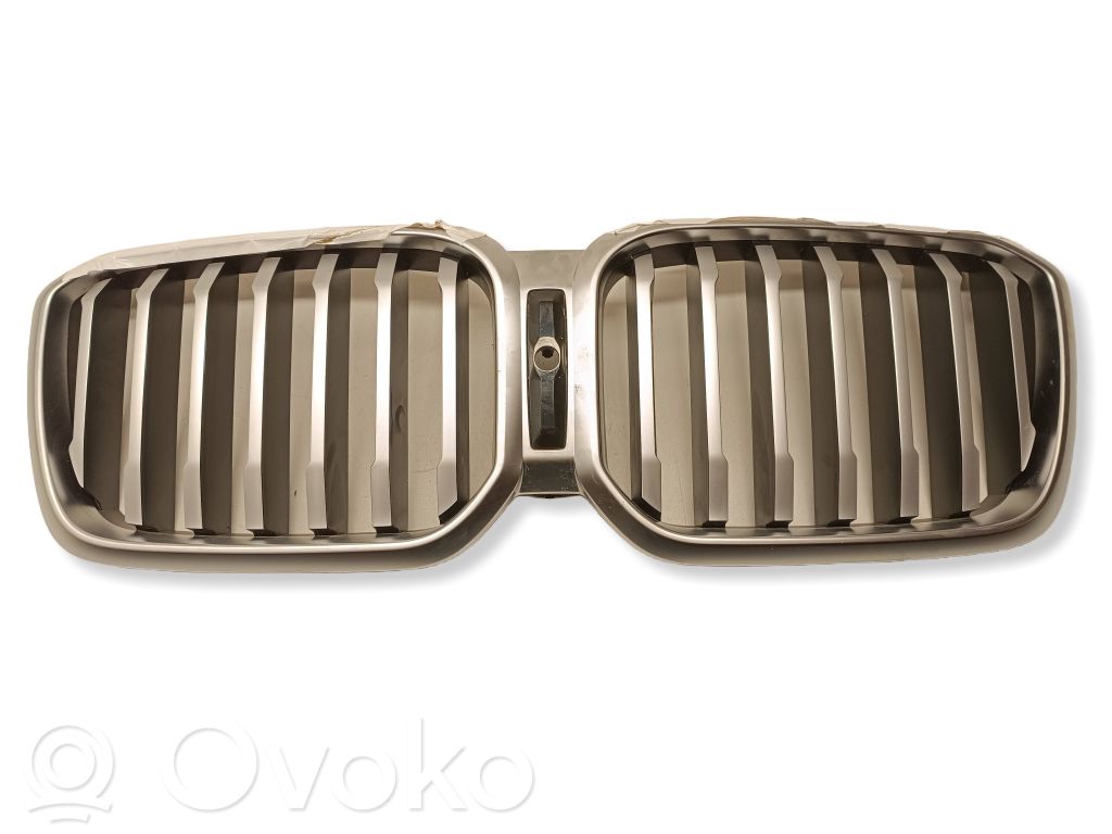 BMW X3 G01 Etupuskurin ylempi jäähdytinsäleikkö 
