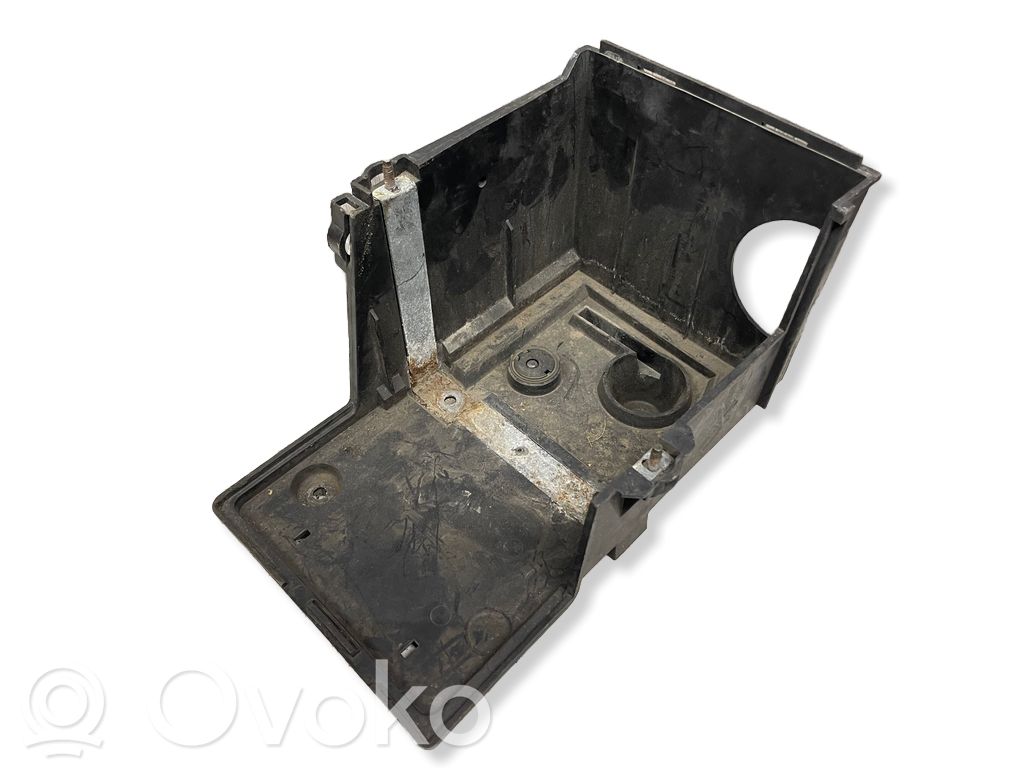 Volvo V50 Akkulaatikon alusta 