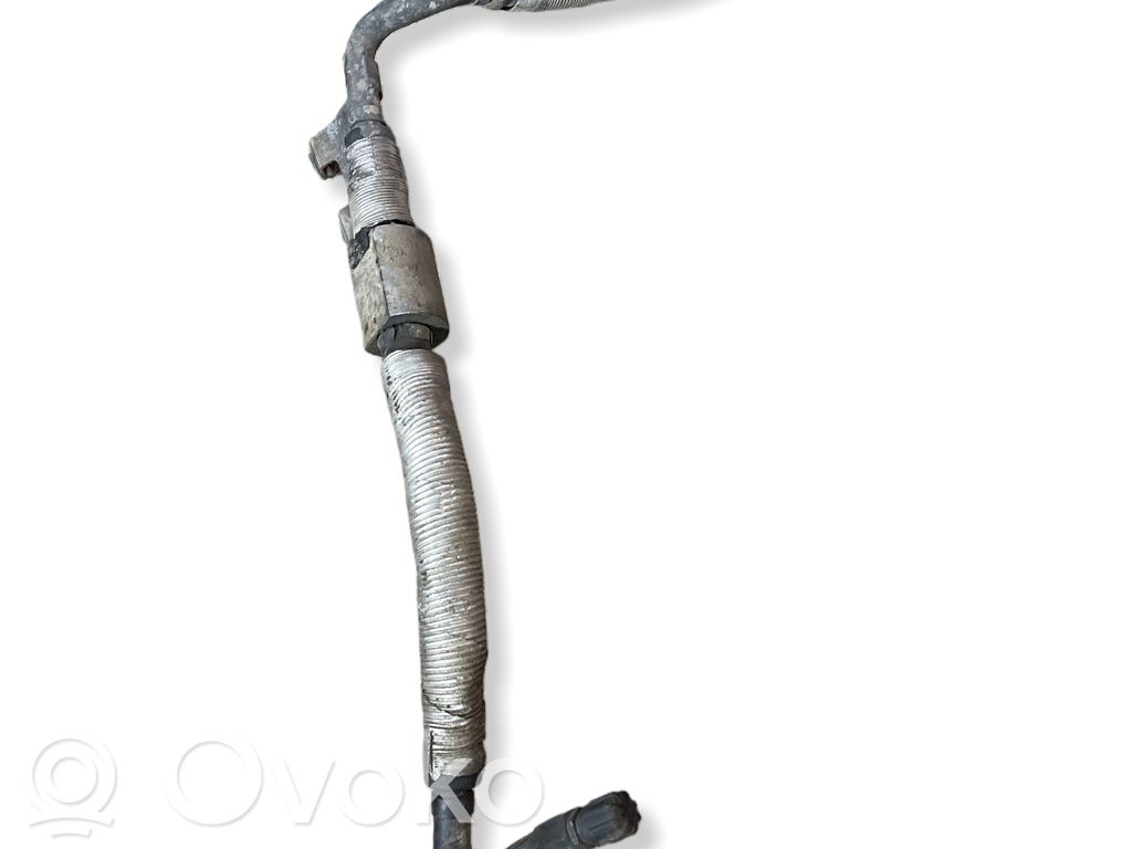 BMW 7 E65 E66 Ilmastointilaitteen putki (A/C) 