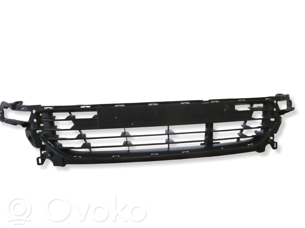 Renault Clio IV Front bumper lower grill 