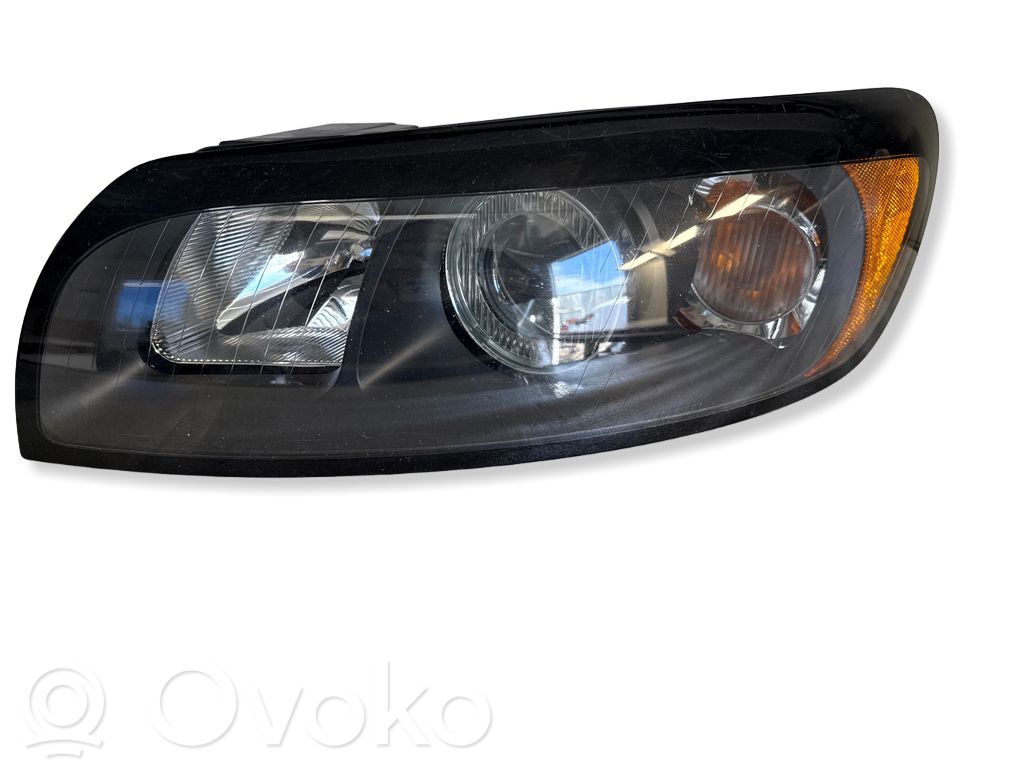 Volvo C30 Lampa przednia 