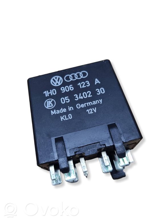 Volkswagen PASSAT B4 Muu rele 