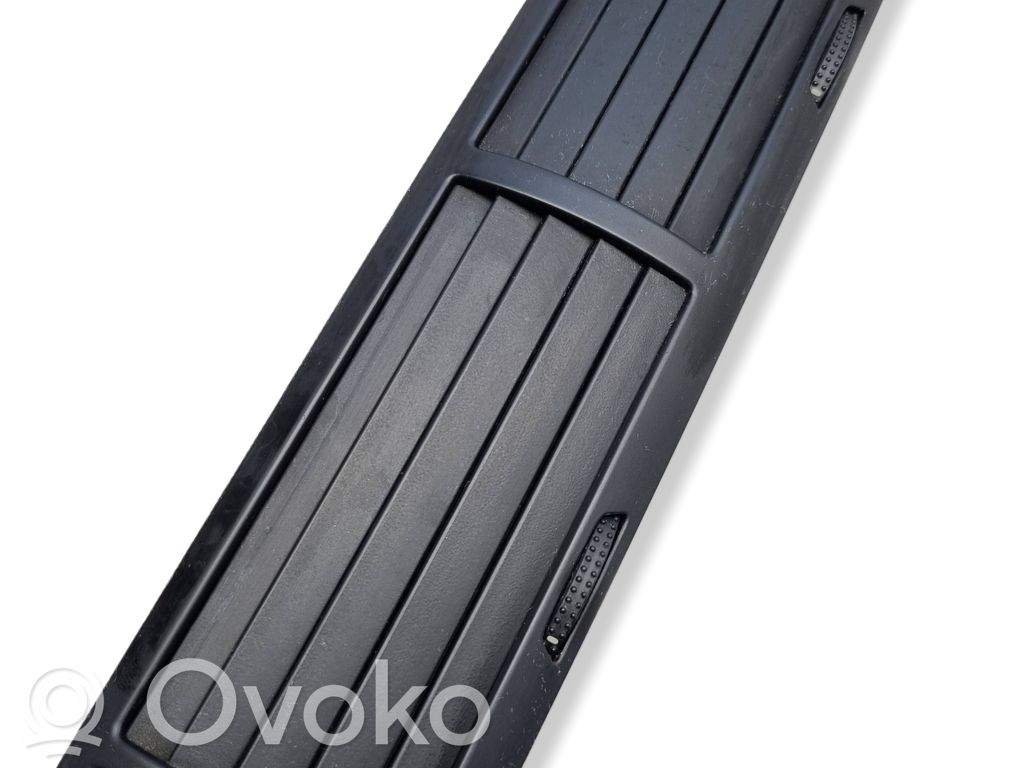 Volkswagen PASSAT B5 Dysze / Kratki środkowego nawiewu deski rozdzielczej 