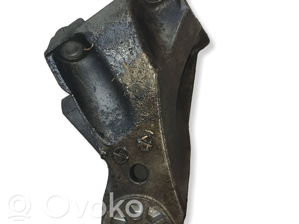 Engine mounting bracket   AC46000,7L6199308B
