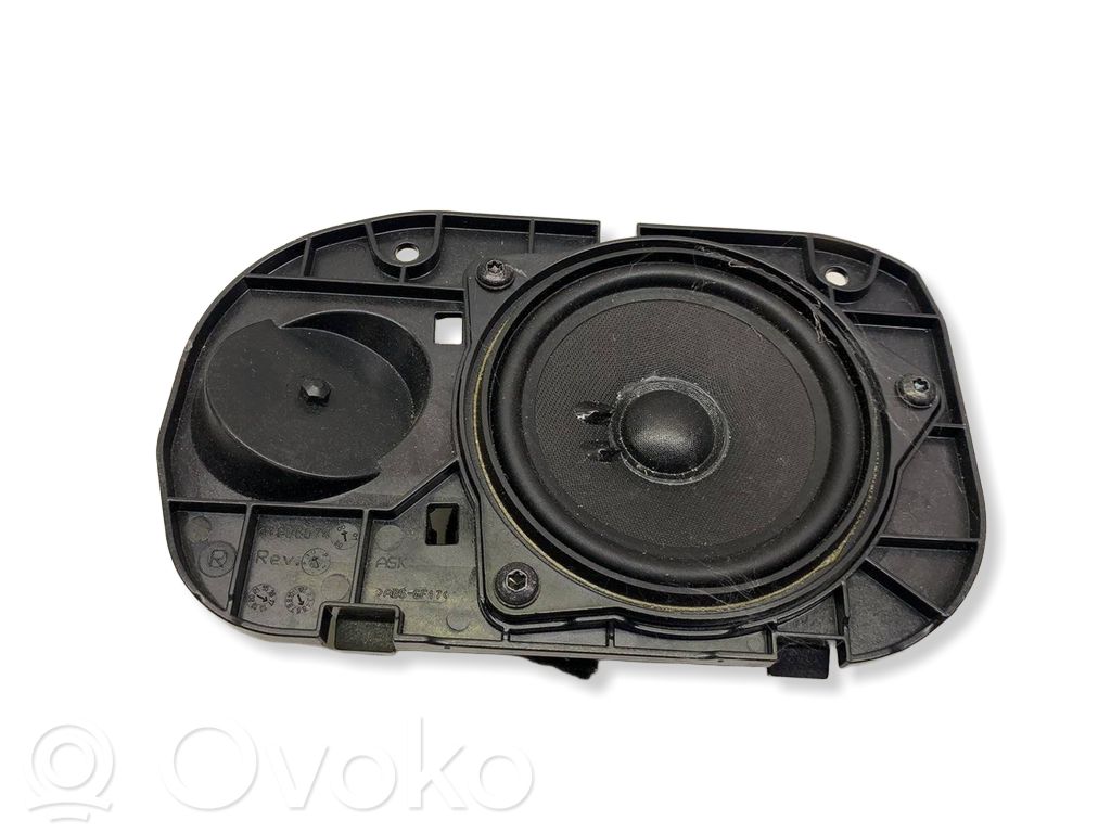 BMW 5 G30 G31 G38 Garsiakalbis (-iai) priekinėse duryse 