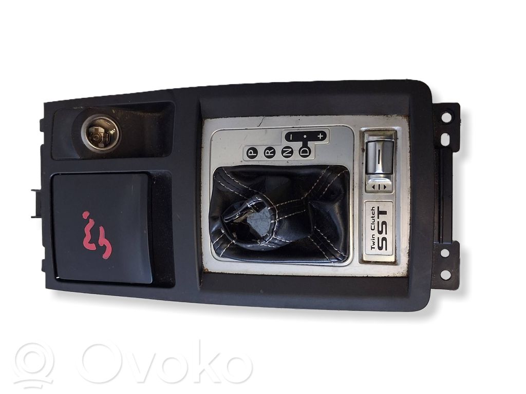 Mitsubishi Lancer Evolution X Consola de plástico de la palanca de cambios 