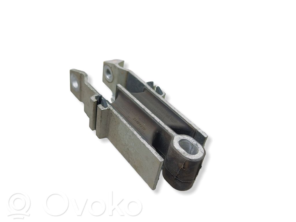 Volvo S60 Engine mount bracket 