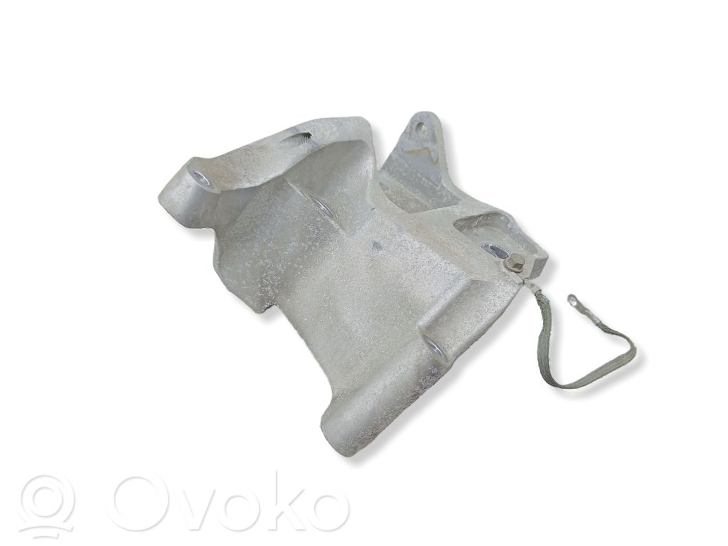 Engine mounting bracket   31430135