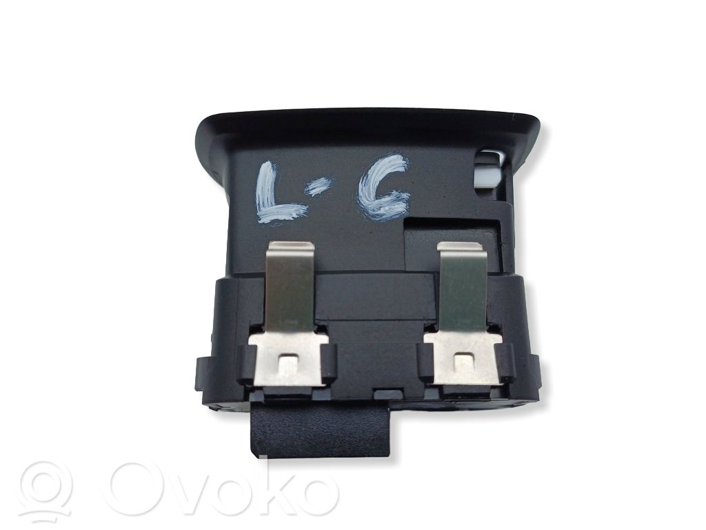 Electric window control switch   7PP959855C