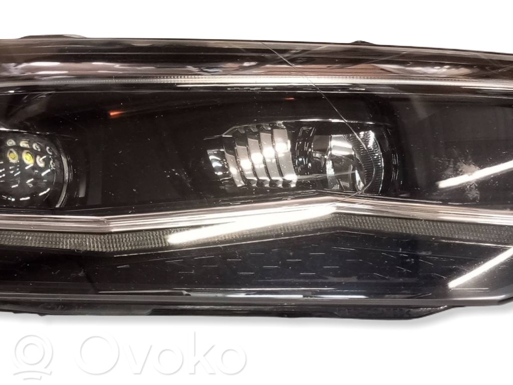 Volkswagen Polo VI Lampa przednia 