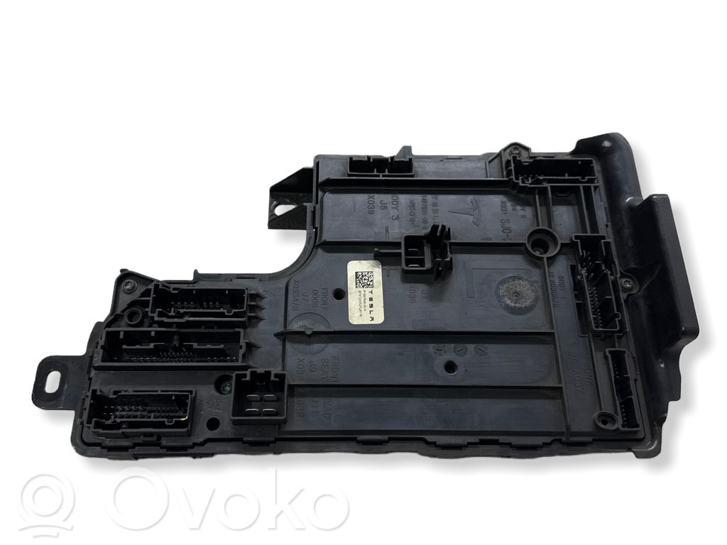 Tesla Model Y Komforto modulis 