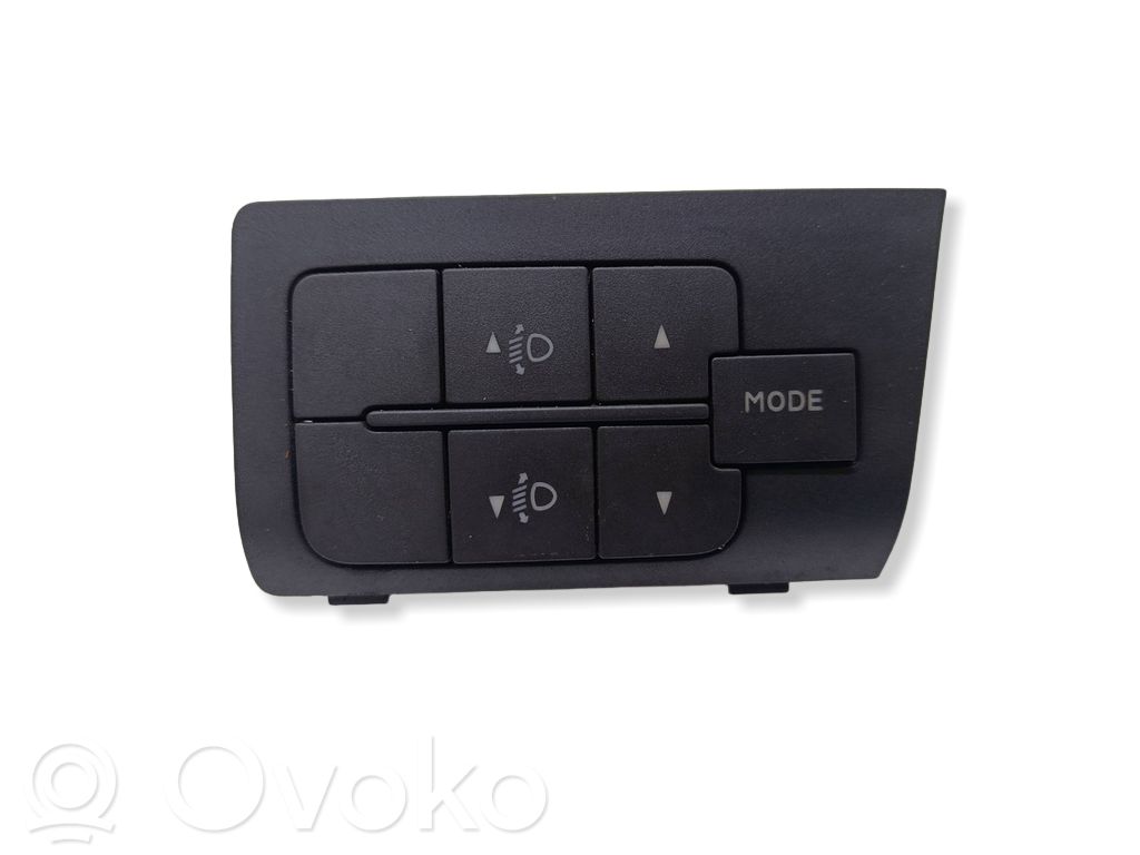 Headlight level height control switch   B569