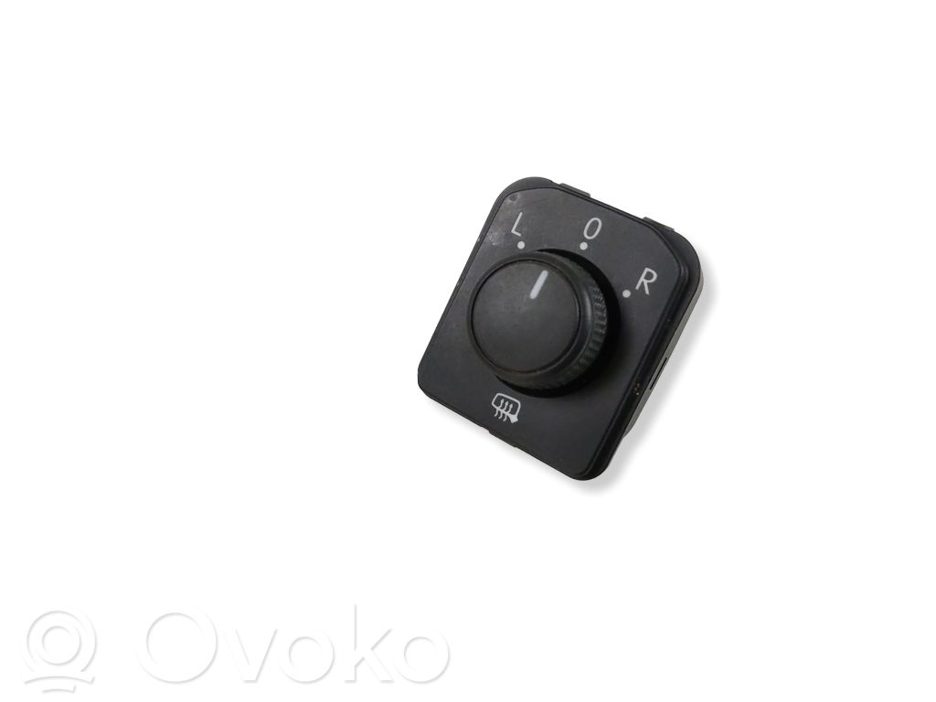 Skoda Kodiaq Przycisk regulacji lusterek bocznych 