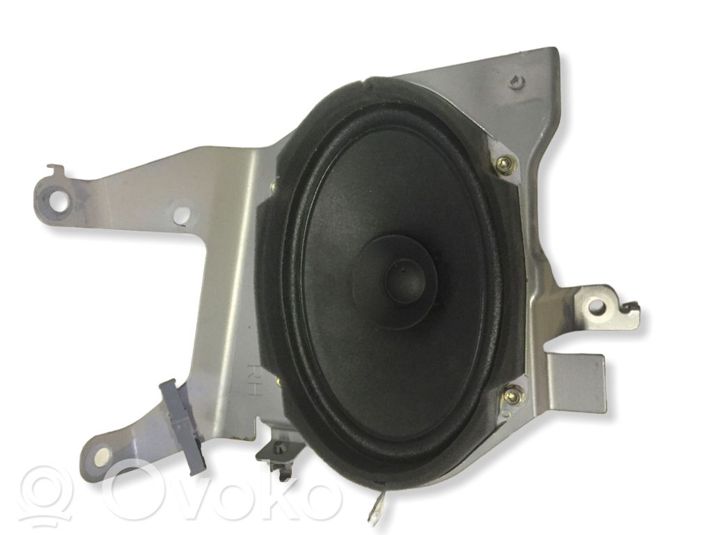 Altavoz de la puerta trasera   C24366960