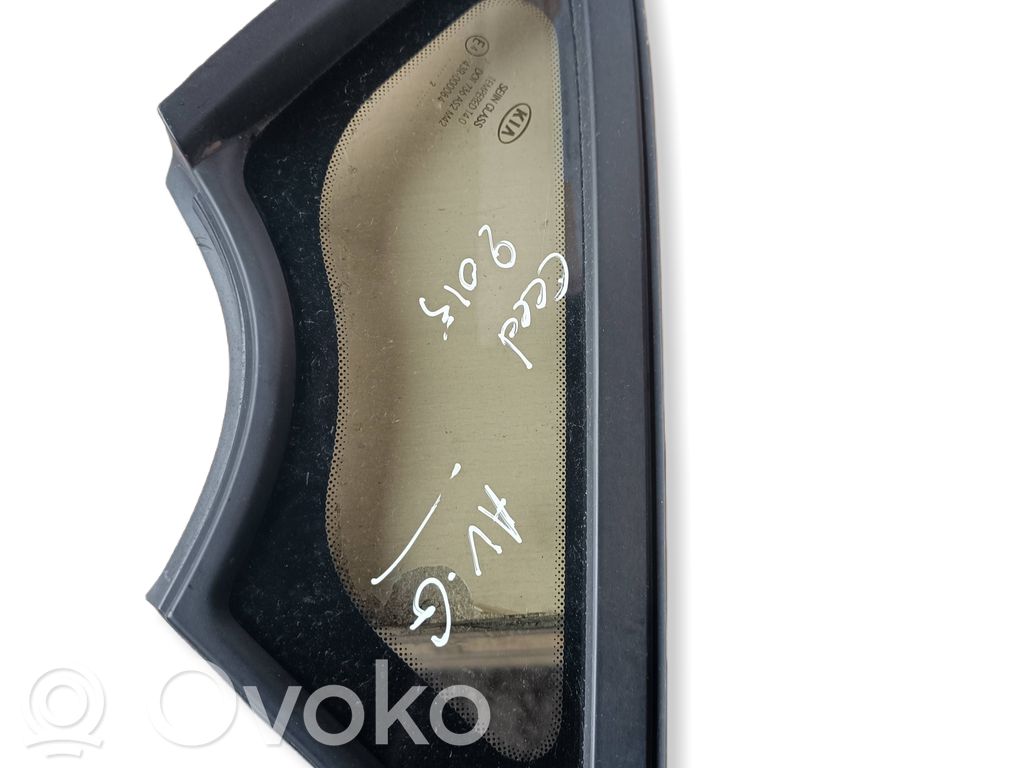 Front triangle window/glass   DOT736AS2M42
