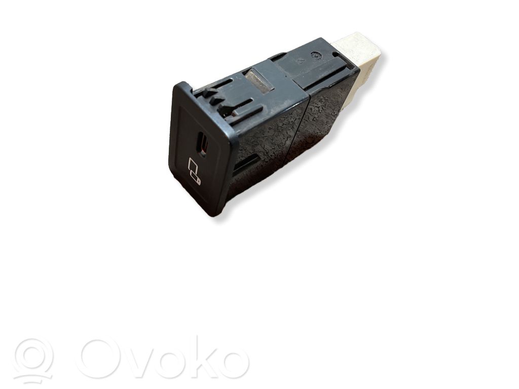 Mercedes-Benz Sprinter W907 W910 USB jungtis 