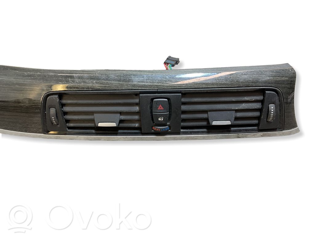 BMW 3 F30 F35 F31 Dysze / Kratki środkowego nawiewu deski rozdzielczej 