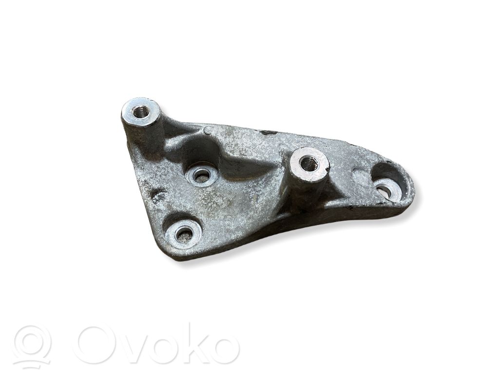 Engine mounting bracket   8513419