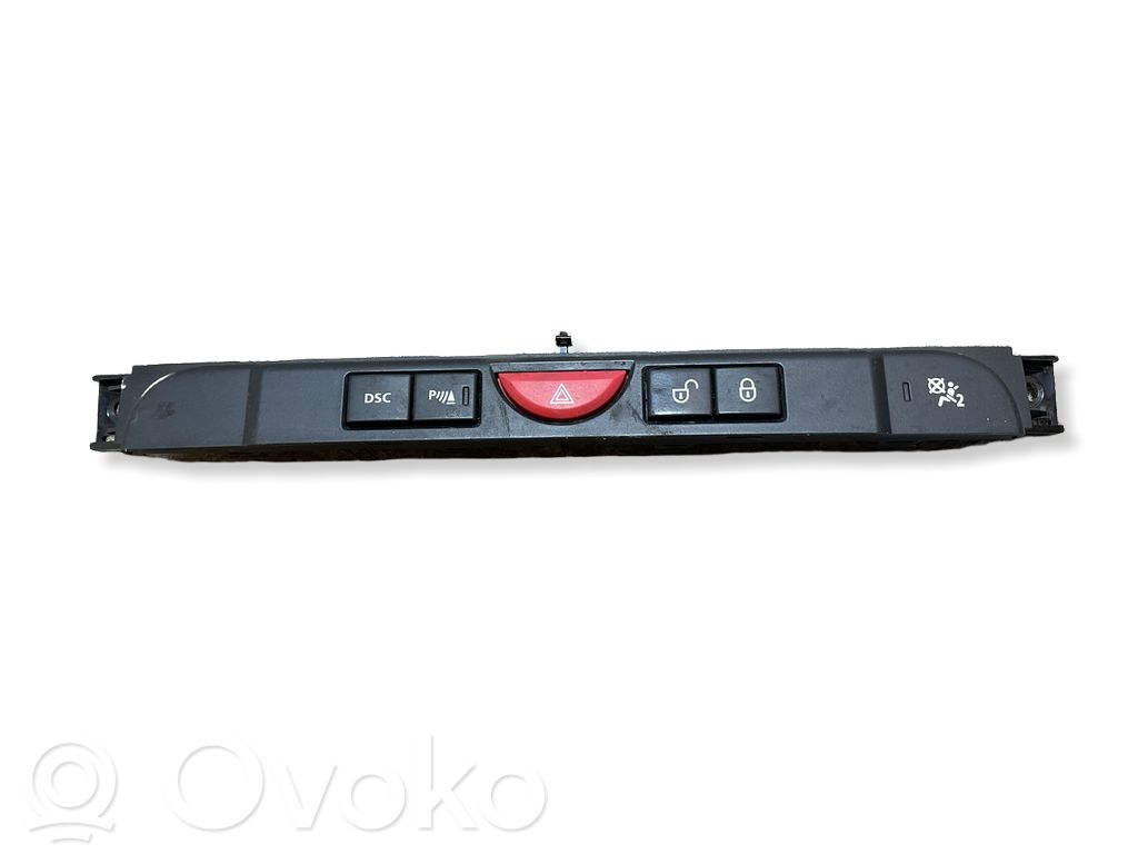 Land Rover Discovery 3 - LR3 Przycisk świateł awaryjnych 