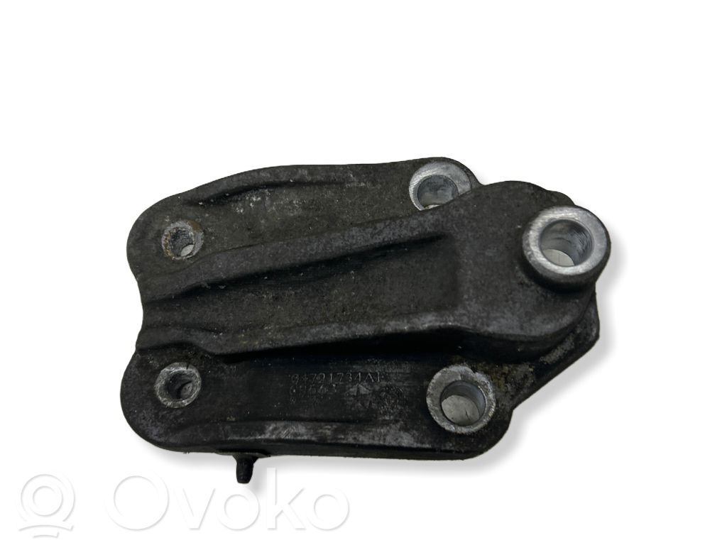 Chrysler Town & Country V Engine mounting bracket 