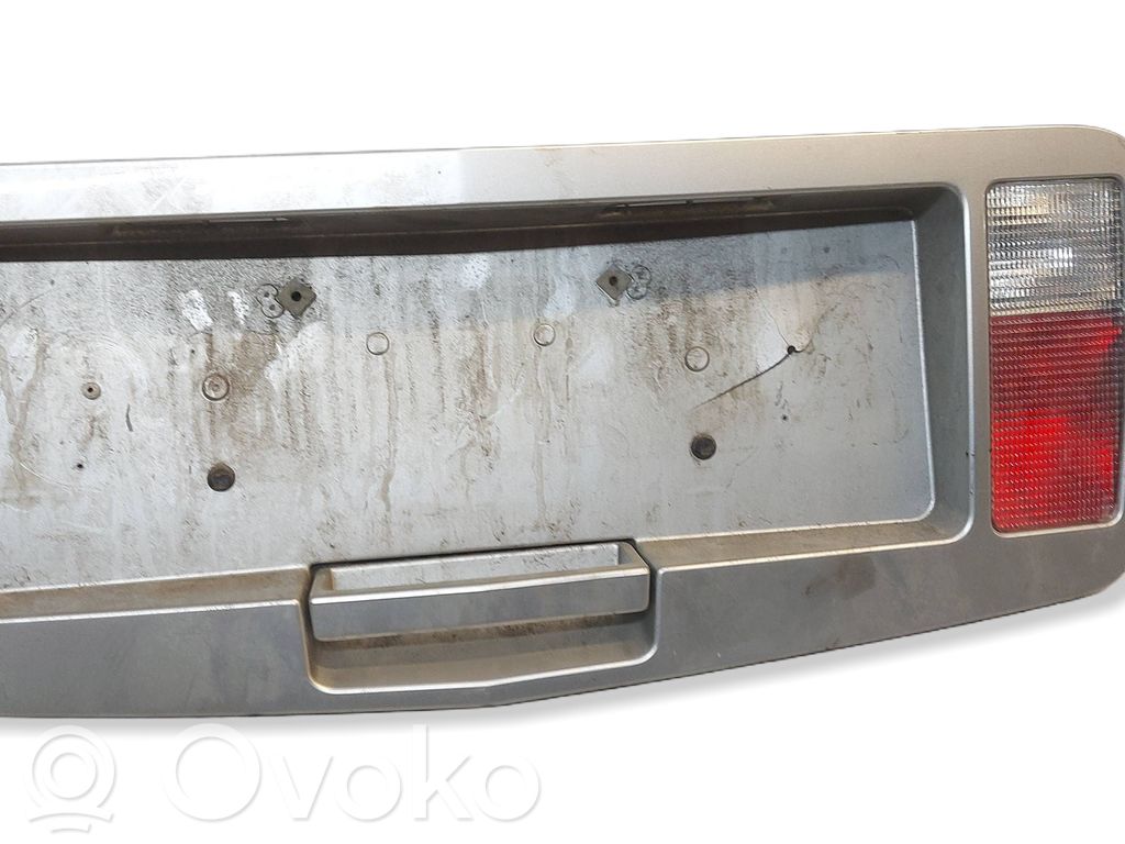 Lampy tylnej klapy bagażnika   25764704