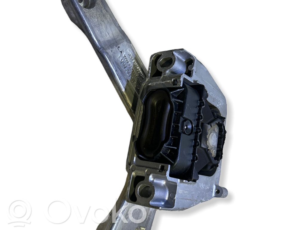 Volkswagen Tiguan Engine mount bracket 