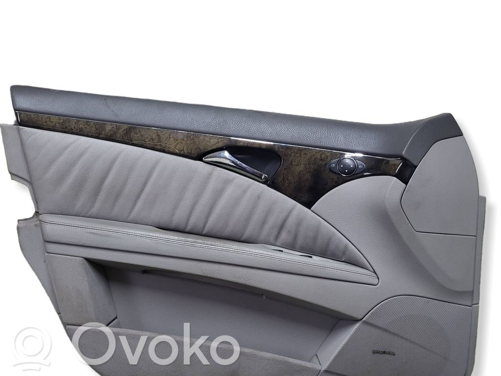 Mercedes-Benz E W211 Rivestimento del pannello della portiera anteriore 