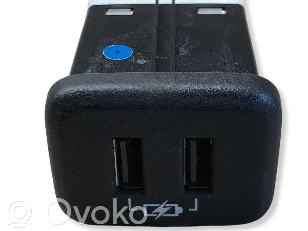 Enchufe conector USB   13598459,00001005183