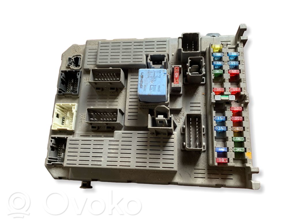 Citroen C4 I Fuse module 