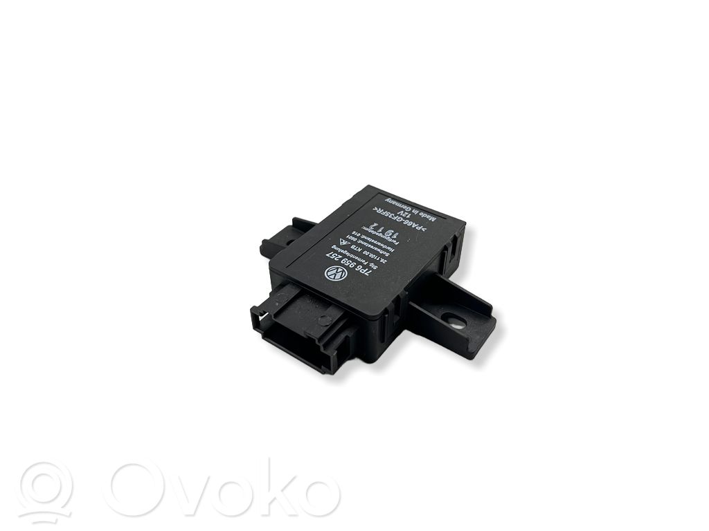 Volkswagen Touareg II Seat heating relay 