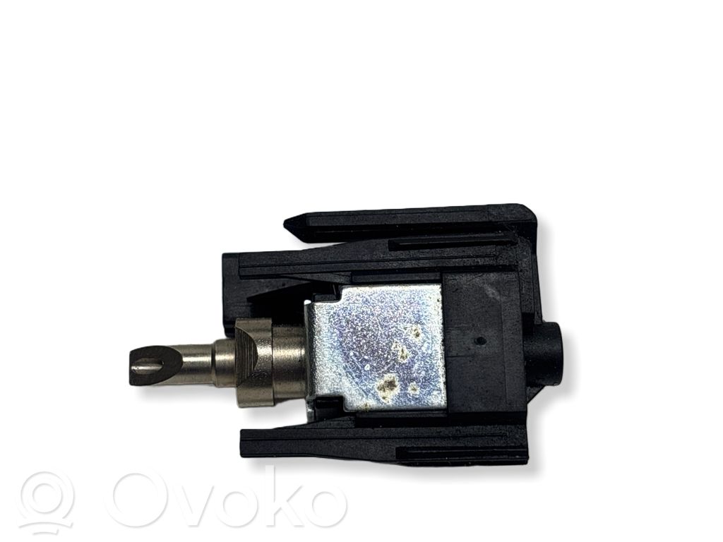 Volkswagen Golf V Ignition lock 
