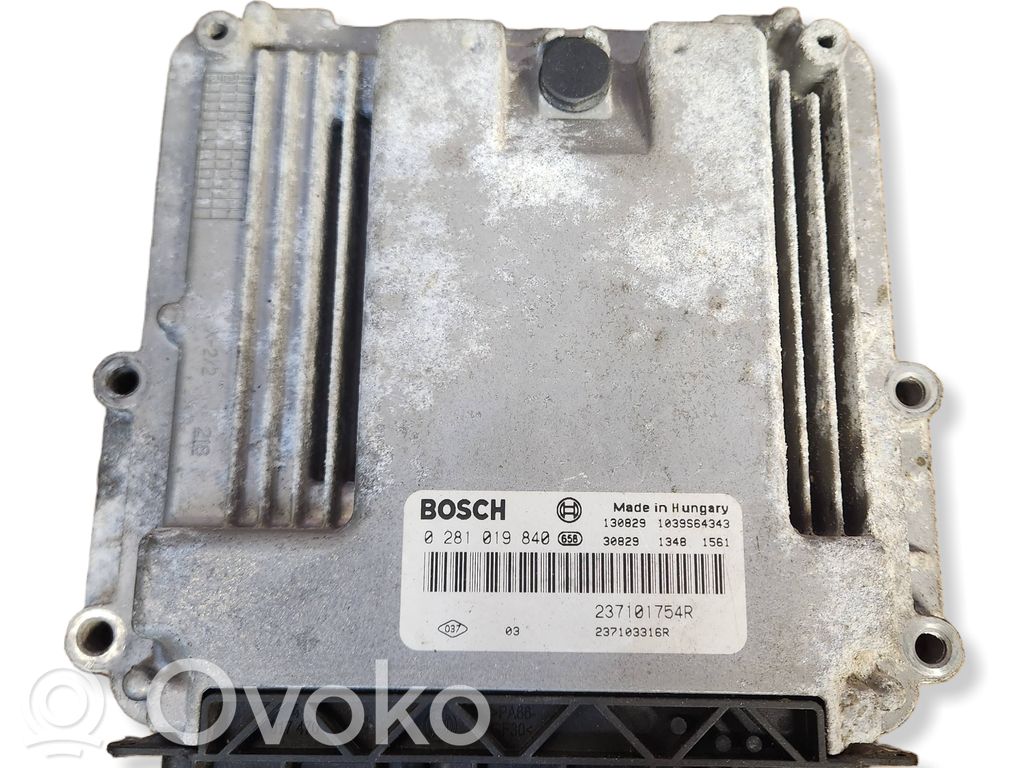 Renault Trafic II (X83) Engine control unit/module 