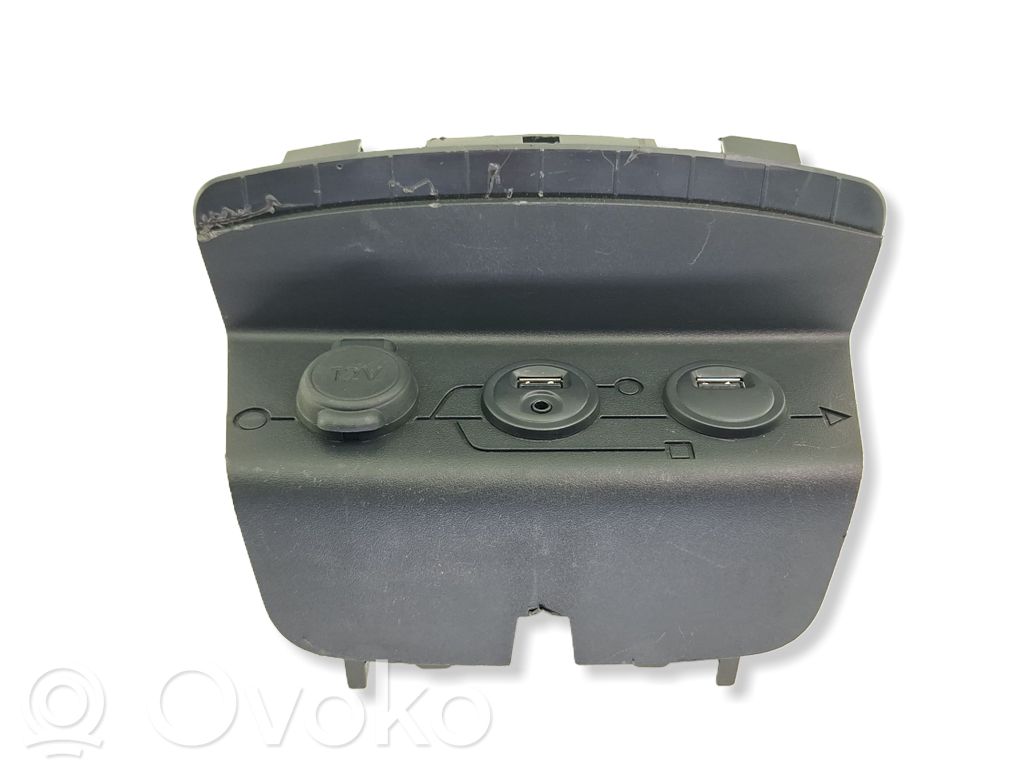 Peugeot 2008 I USB-pistokeliitin 