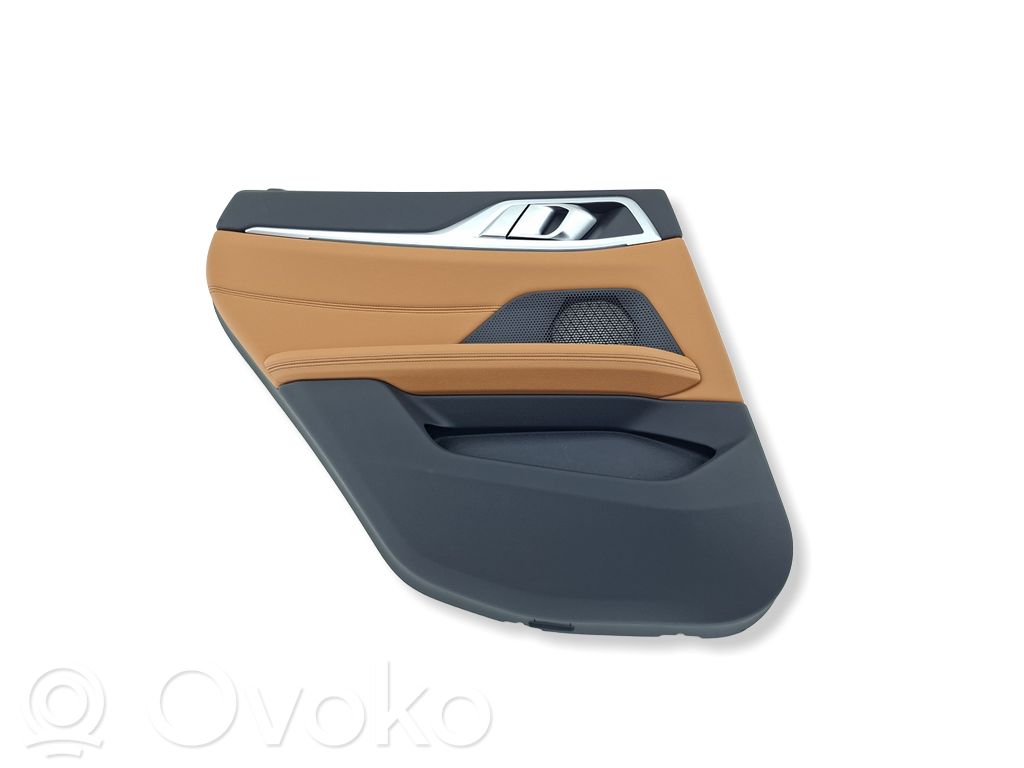 BMW i4 Boczki / Poszycie drzwi tylnych 