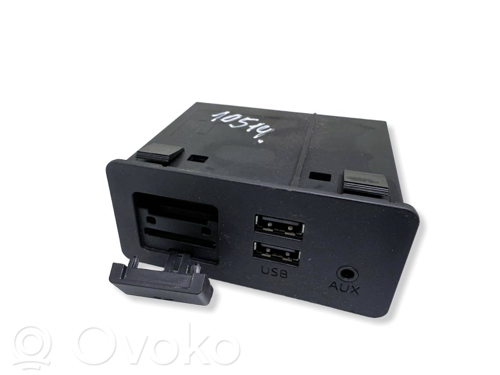 Mazda 6 USB savienotājs 