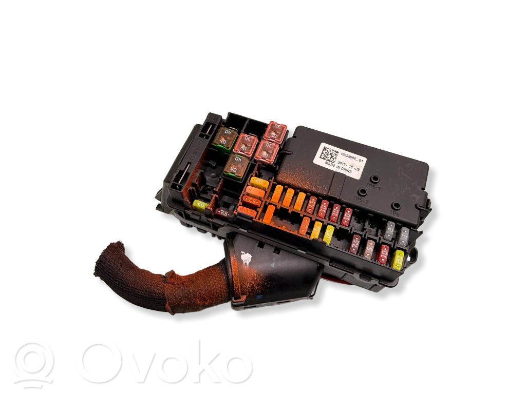 Opel Astra K Fuse module 